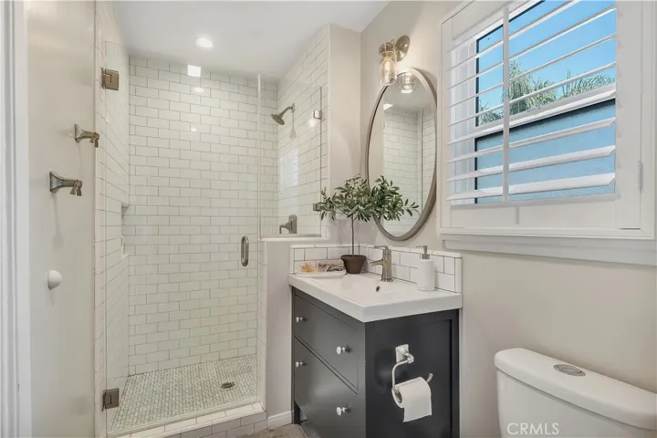 6458 Hanna, Woodland Hills, California 91303