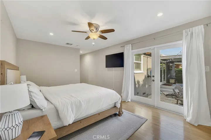 6458 Hanna, Woodland Hills, California 91303