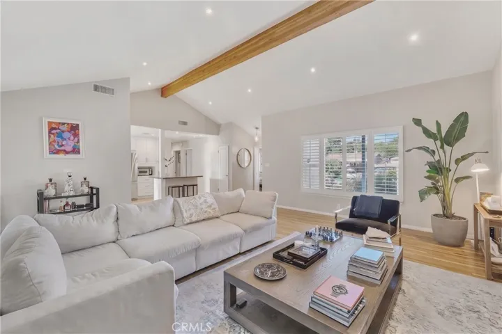 6458 Hanna, Woodland Hills, California 91303