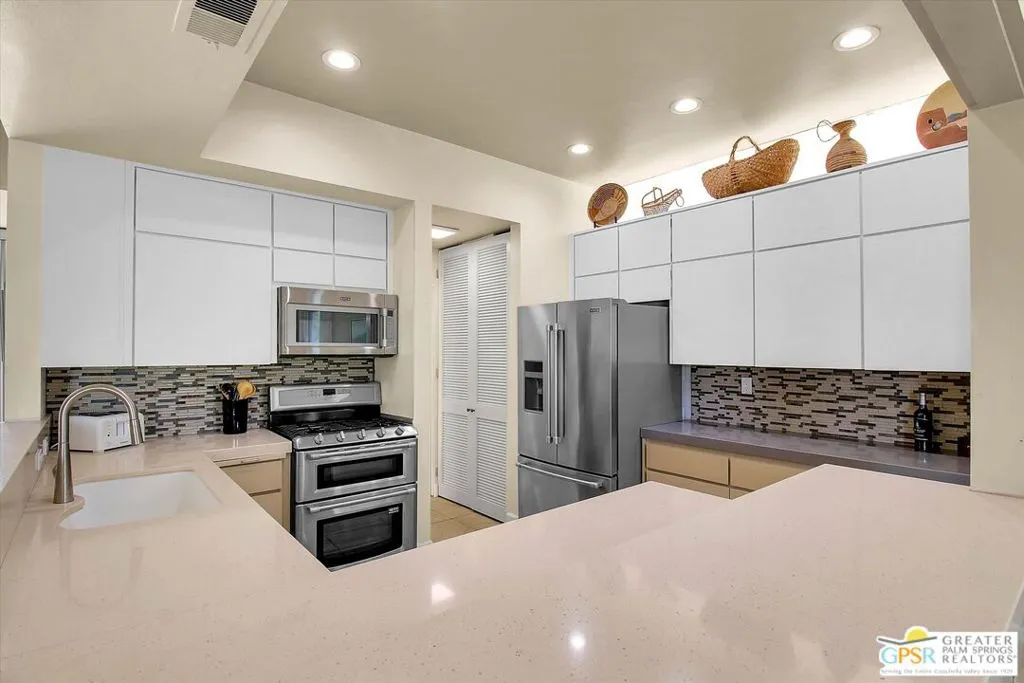68 Lakeview Drive, Palm Springs, California 92264 — photo 5