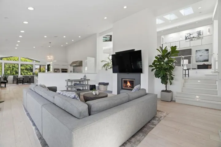19288 Bainter Avenue, Saratoga, California 95070