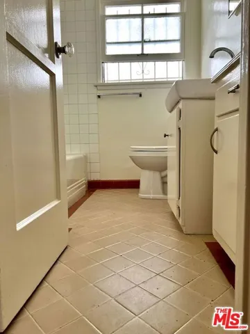 2916 Reservoir, Los Angeles, California 90026