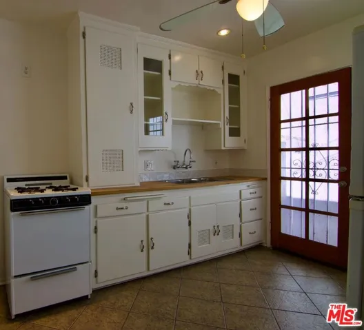 2916 Reservoir, Los Angeles, California 90026