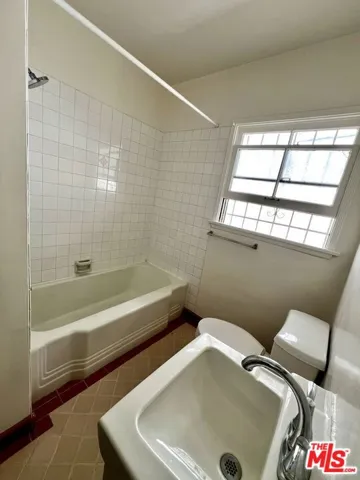 2916 Reservoir, Los Angeles, California 90026