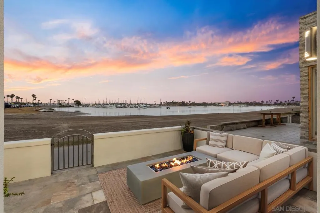 https://zimg.paragon.ice.com/ParagonImages/Property/PA/SDMLS/-525851/40/533/400/f572c18cc2529ef43ed50b6540b03099/3/67bca78bbbb42ab2e33d5249f943ee79/-525851-ab4e4076-0558-472e-89d0-8d653eb10e44.JPG