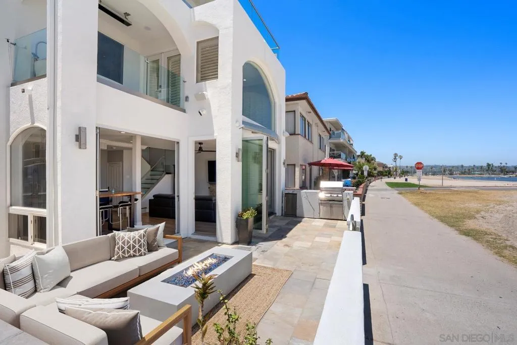 https://zimg.paragon.ice.com/ParagonImages/Property/PA/SDMLS/-525851/38/533/400/fd696f77ec2108e36175b07c63d35e44/3/67bca78bbbb42ab2e33d5249f943ee79/-525851-cf1d5589-1694-44cc-93e8-2ec0fdf91e8a.JPG