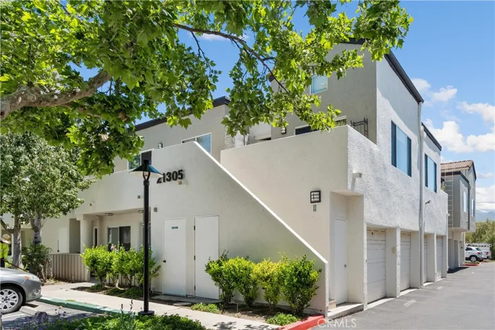 21305 Nandina Lane 201, Newhall, California 91321