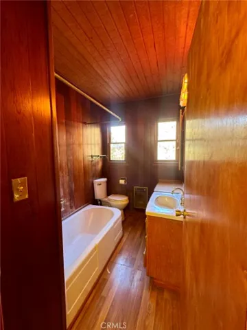 7916 Glenties Lane, Sunland, California 91040