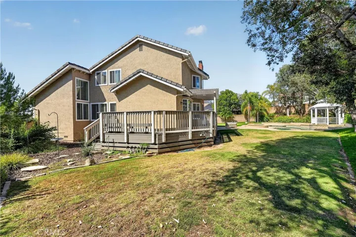 Generous side yard with deck and grass area, ideal for play and outdoor enjoyment