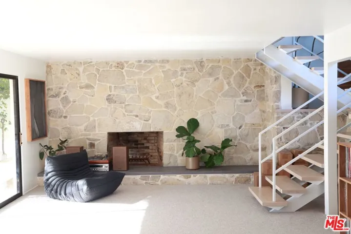 1071 Tellem Drive, Pacific Palisades, California 90272