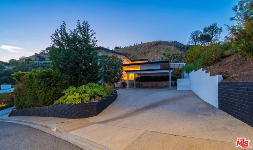 1071 Tellem Drive, Pacific Palisades, California 90272