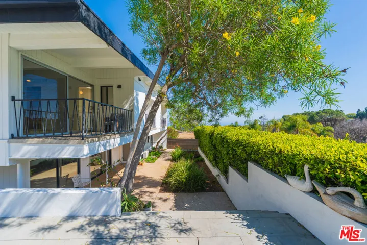 1071 Tellem Drive, Pacific Palisades, California 90272