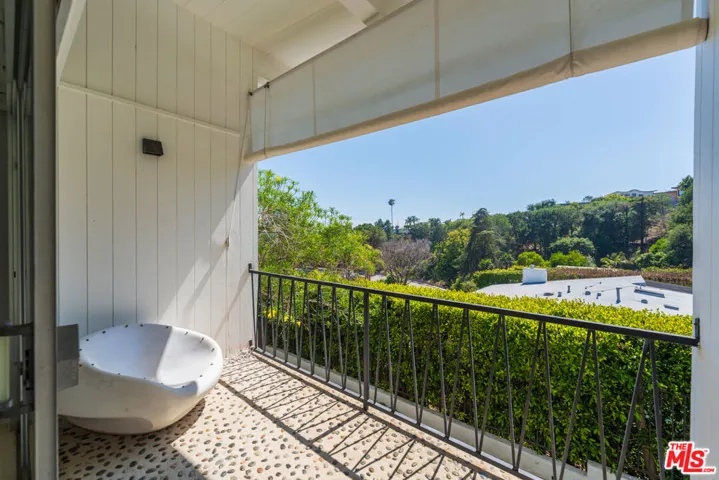 1071 Tellem Drive, Pacific Palisades, California 90272