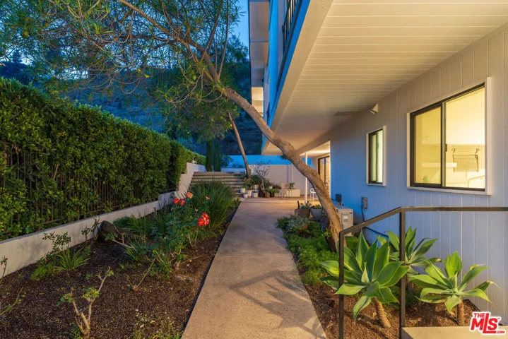 1071 Tellem Drive, Pacific Palisades, California 90272