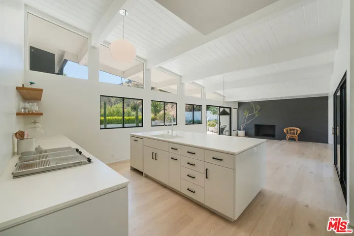 1071 Tellem Drive, Pacific Palisades, California 90272