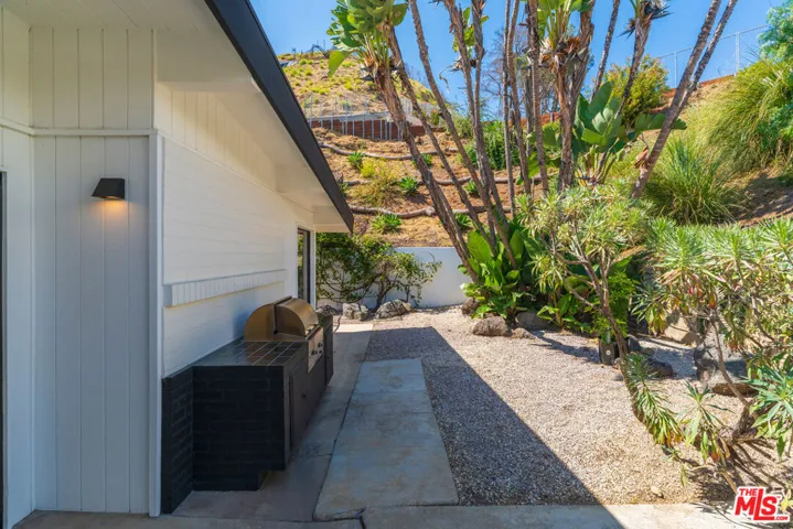 1071 Tellem Drive, Pacific Palisades, California 90272