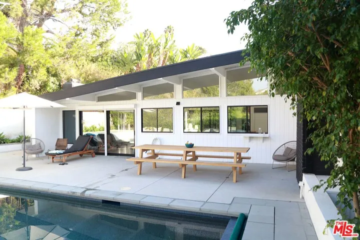 1071 Tellem Drive, Pacific Palisades, California 90272