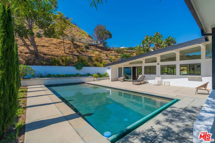 1071 Tellem Drive, Pacific Palisades, California 90272