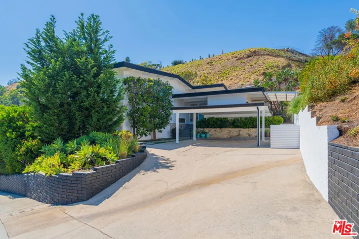 1071 Tellem Drive, Pacific Palisades, California 90272