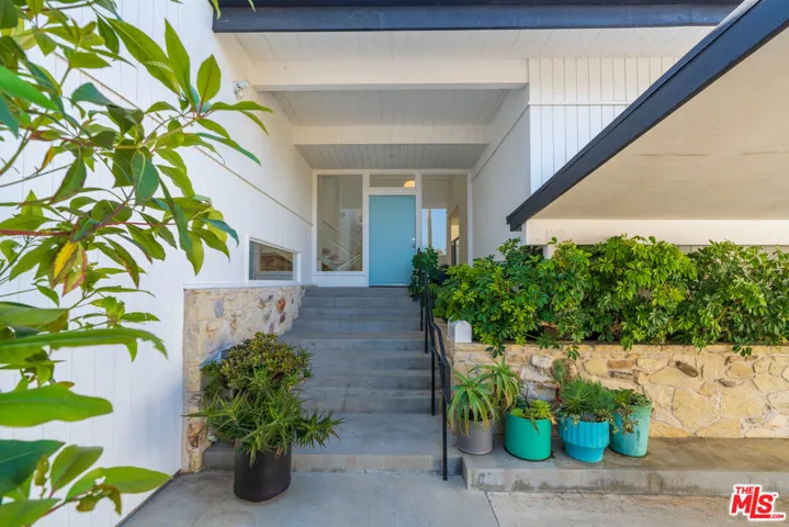 1071 Tellem Drive, Pacific Palisades, California 90272