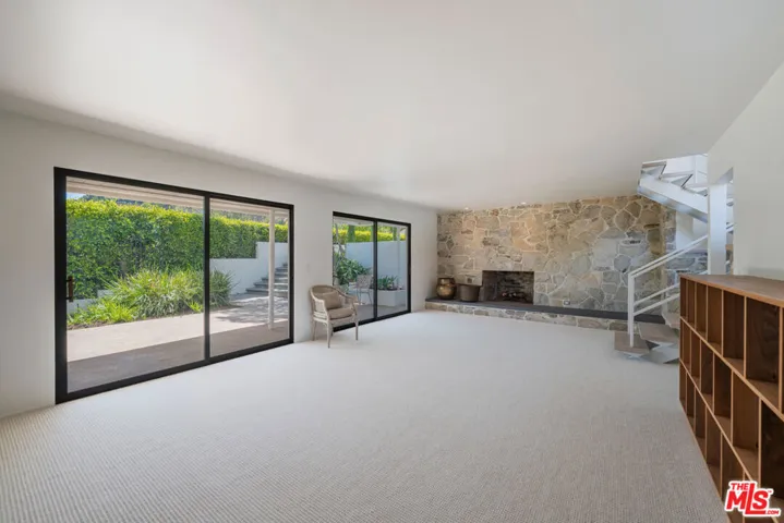 1071 Tellem Drive, Pacific Palisades, California 90272