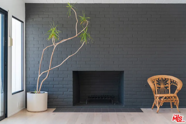 1071 Tellem Drive, Pacific Palisades, California 90272