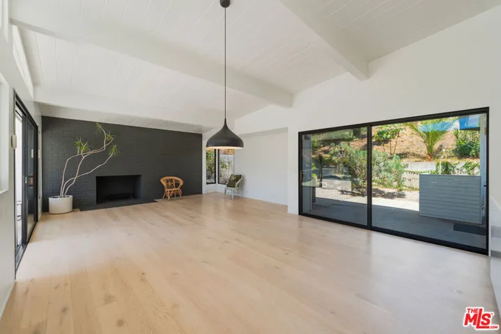 1071 Tellem Drive, Pacific Palisades, California 90272