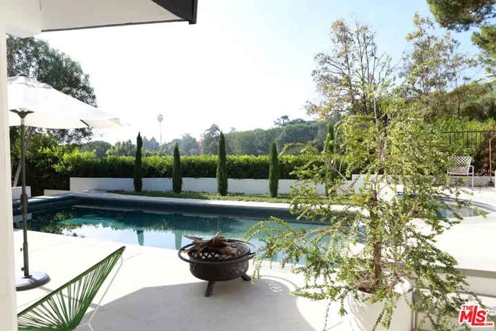 1071 Tellem Drive, Pacific Palisades, California 90272