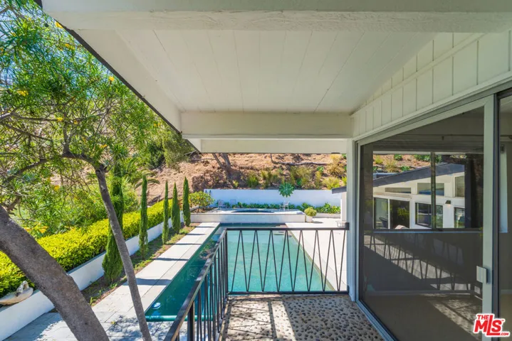 1071 Tellem Drive, Pacific Palisades, California 90272