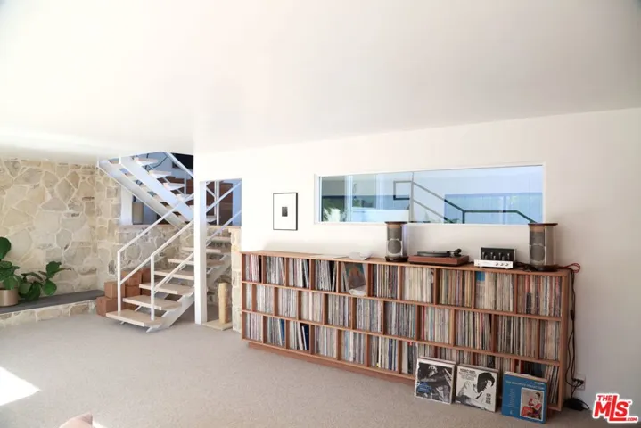 1071 Tellem Drive, Pacific Palisades, California 90272