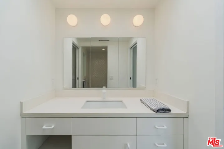 1071 Tellem Drive, Pacific Palisades, California 90272