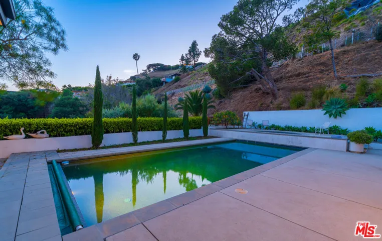 1071 Tellem Drive, Pacific Palisades, California 90272