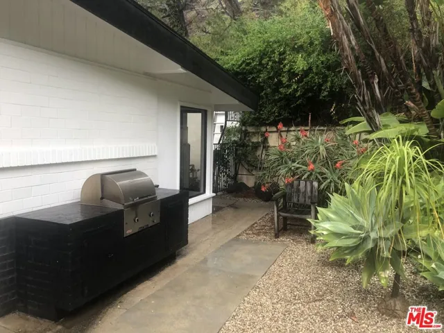 1071 Tellem Drive, Pacific Palisades, California 90272