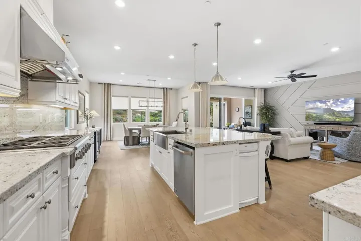 5468 Reef Circle, Carlsbad, California 92008