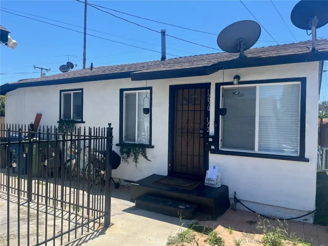 1250 1/2 W 87th, Los Angeles, California 90044