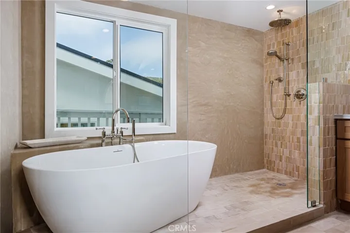 Main house: primary bath