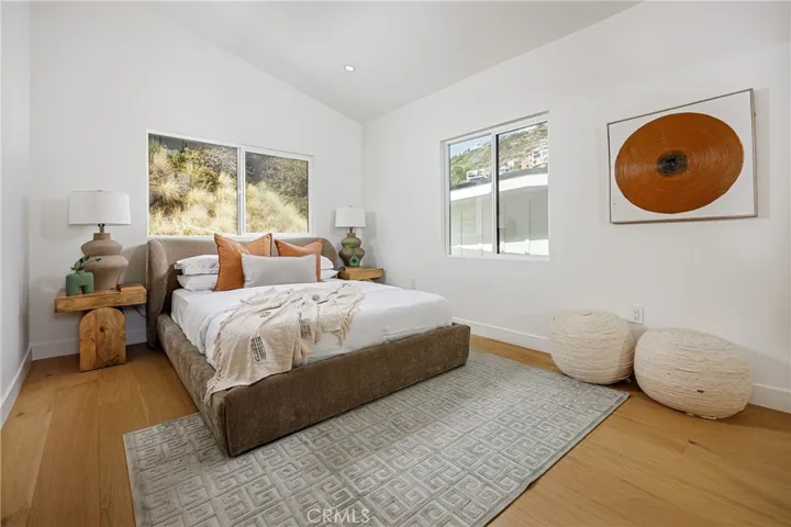 Main house: secondary bedroom #2 (upper level)