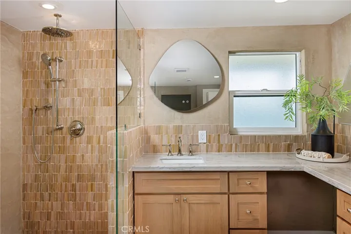 Main house: primary bath