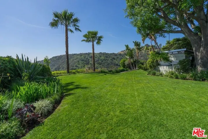 2439 Carman Crest Drive, Los Angeles, California 90068