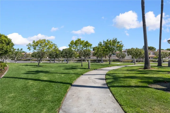 HOA Amenity: Manicured Grounds
