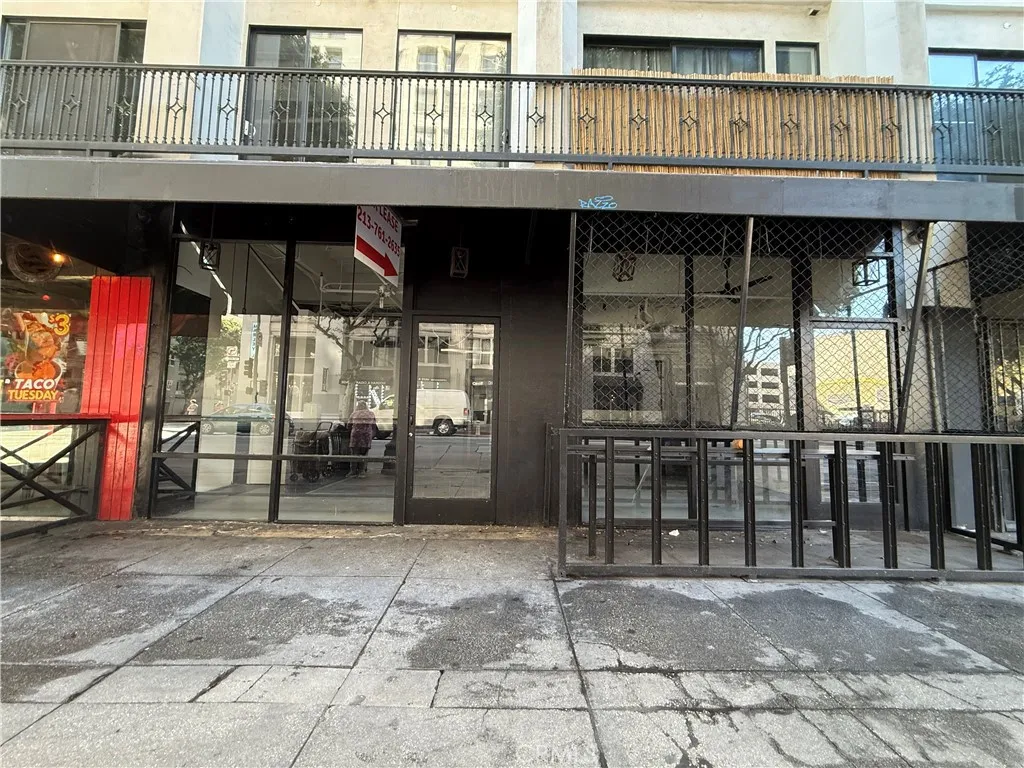 215 W 6th St