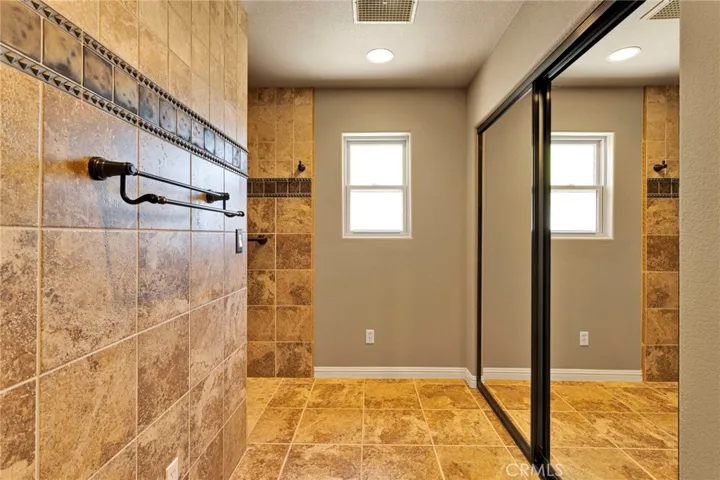 Bed 4 bathroom