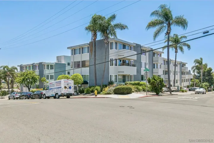 1907 Robinson Ave 304, San Diego, California 92104