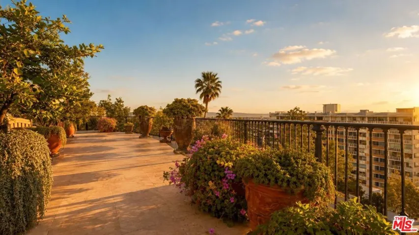 8740 W St Ives Drive, West Hollywood, California 90069