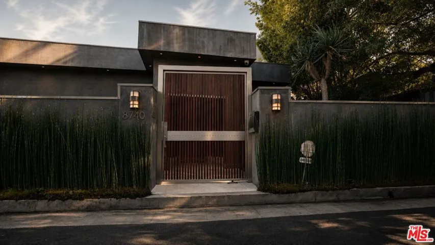 8740 W St Ives Drive, West Hollywood, California 90069