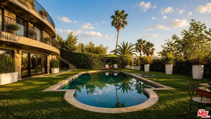 8740 W St Ives Drive, West Hollywood, California 90069