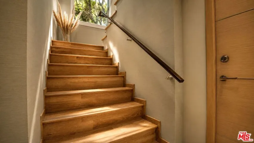 8740 W St Ives Drive, West Hollywood, California 90069