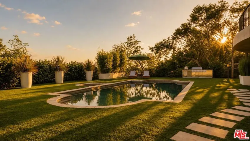 8740 W St Ives Drive, West Hollywood, California 90069