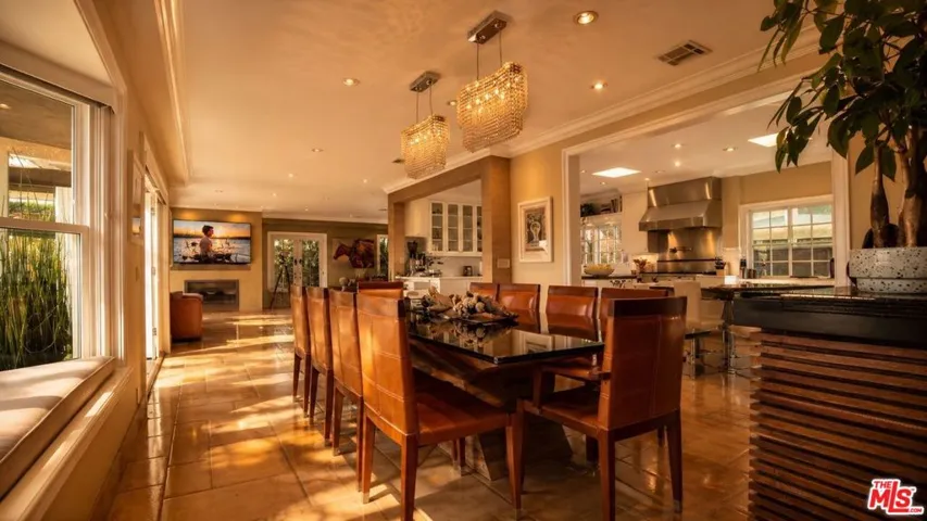 8740 W St Ives Drive, West Hollywood, California 90069