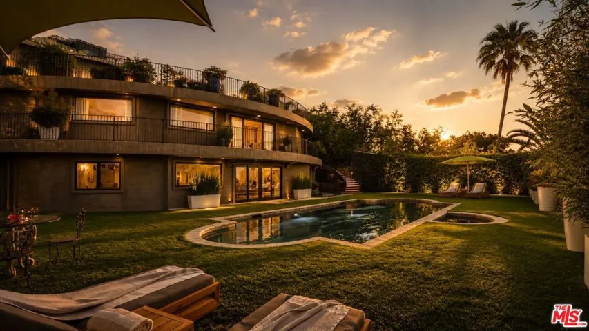 8740 W St Ives Drive, West Hollywood, California 90069